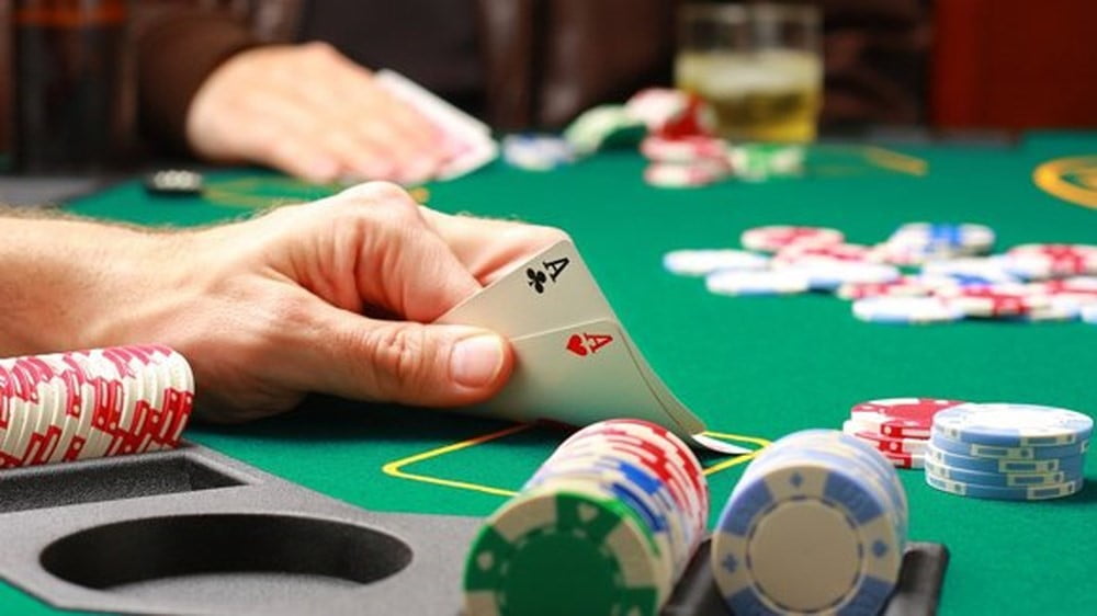 Mẹo chơi Poker không nên đợi bài