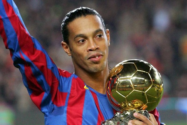 10 cầu thủ xấu trai nhất thế giới-ronaldinho